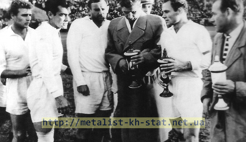 Призы лучшим игрокам Авангарда Харьков в чемпионате (перед матчем с Пахтакором). 1961 год